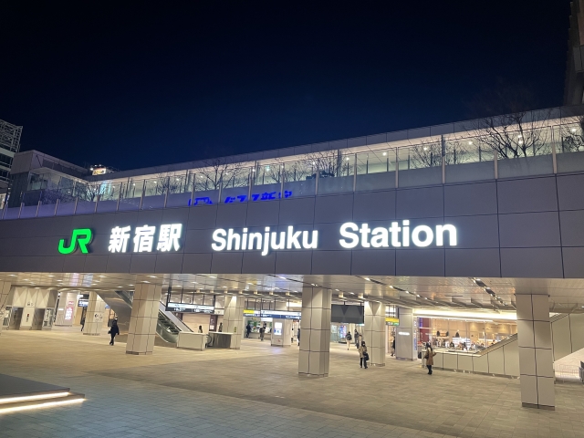新宿駅玄関口
